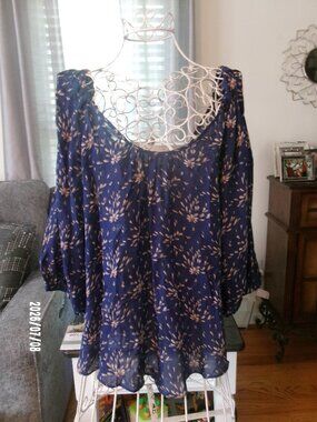 Parker 100% silk Vibrant Blue and Tan Wide Neck Split Sleeve Blouse Sz Medium